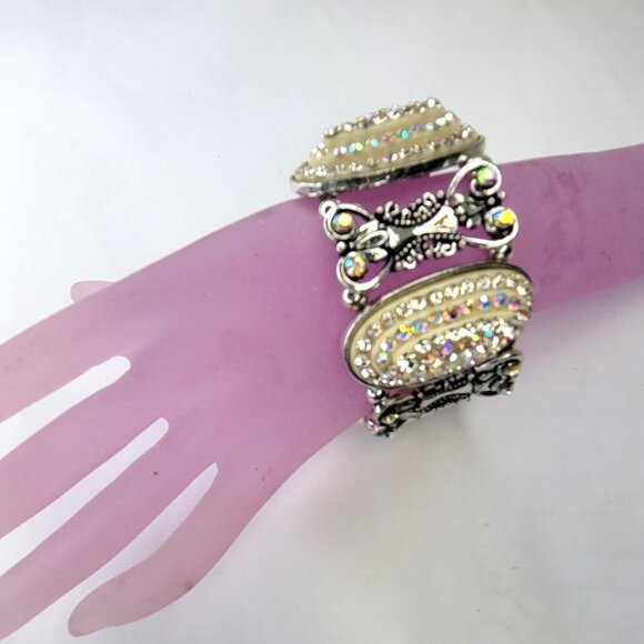 White Crystal Casual Stretch Bracelet - Picture 2 of 11